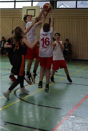 Die Mannschaft nahm auch gegen das Team aus Neustadt/Wied das Heft des Spiels sofort in die Hand.  Foto: DJK Bendorf