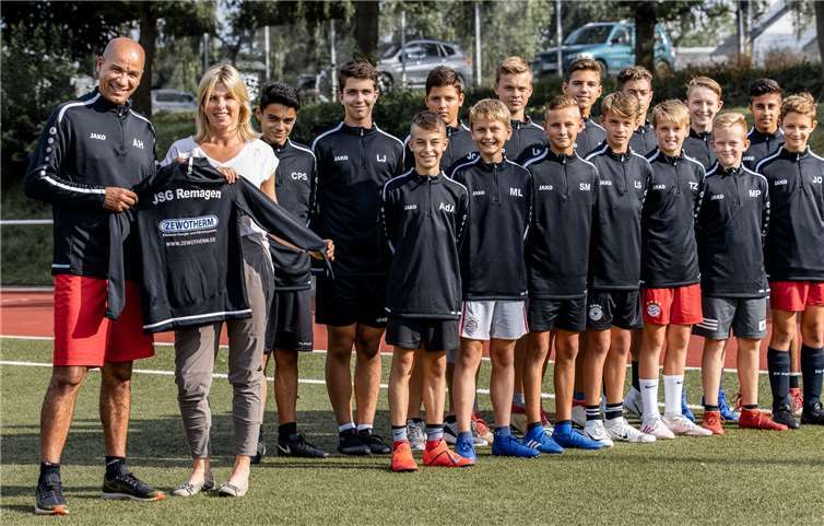 Die Mannschaft startet mit gutem Training und neuer Kleidung in die Saison.Copyright: Tobias Jenatschek