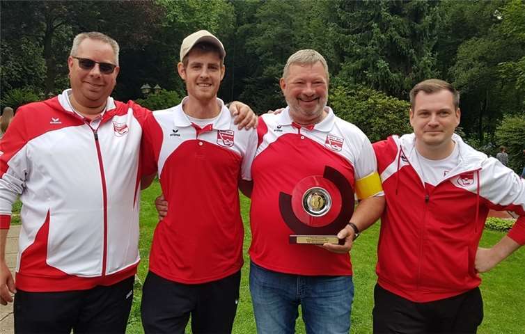 Die Mannschaft: v. links Markus Zender, Oliver Frings, Hans Reisdorff, Andreas Heuser. Fotos: privat