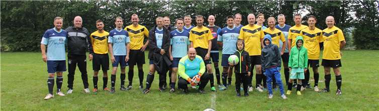 Die Mannschaften Heimersheim und Gimmigen beim 1. Turnier.Foto: Wilke