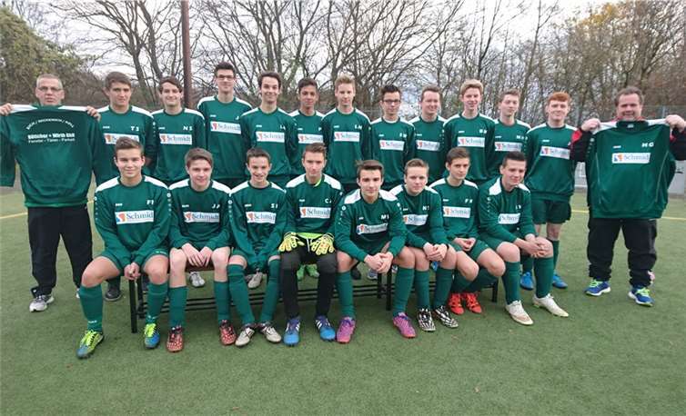 Die Mannschaften der A- und B-Jugend im neuen Outfit.privat