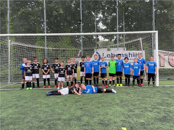 Die Mannschaften der JSG Ruitsch-Kerben/Rüber und der TuS Mayen.  Foto: JSG Ruitsch-Kerben/Rüber