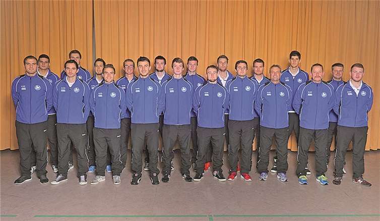 Die Mannschaften des SV Thalhausen laufen nun in neuen Trainingsjacken auf. privat