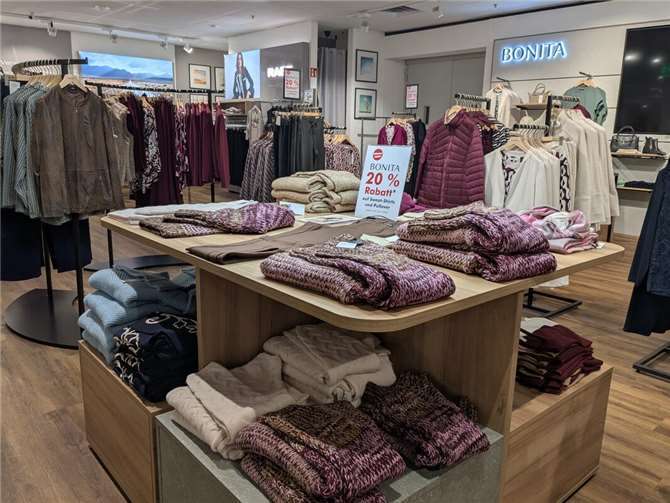 Die Marke Bonita biete stilvolle Damenmode und ist jetzt mit einem Shop im Kaufhaus Moses vertreten. Fotos: KS