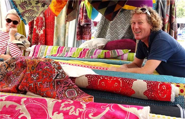 Die Markthändler präsentieren ihr Angebot.Foto: Corsti