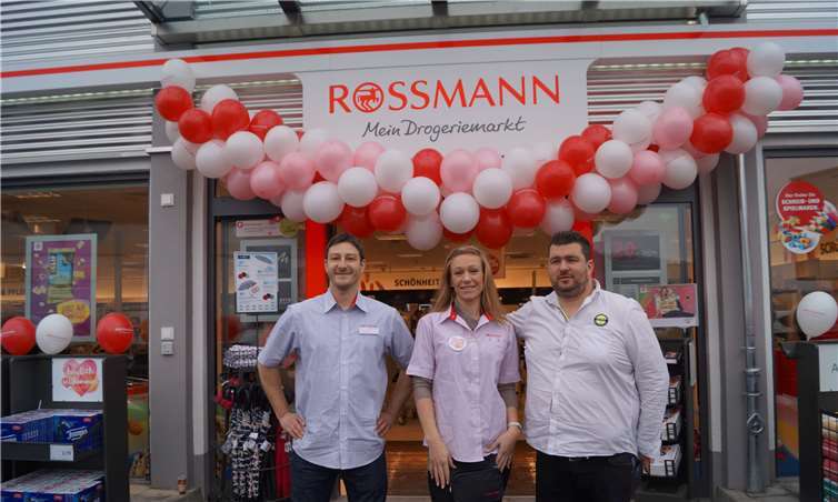 Die Marktleitung unter Helene Schmidt, Stellvertreter Matthias Schlimpen (links) und Bezirksleiter Sven Djuritschin hat sich in Treis-Karden viel vorgenommen. MT