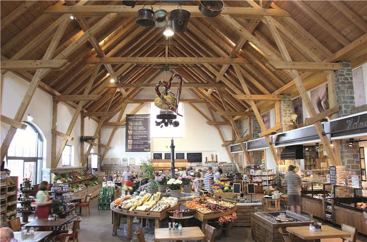 Die Marktscheune bietet neben frischen Spargel hochwertiges saisonales Gemüse. Foto: privat