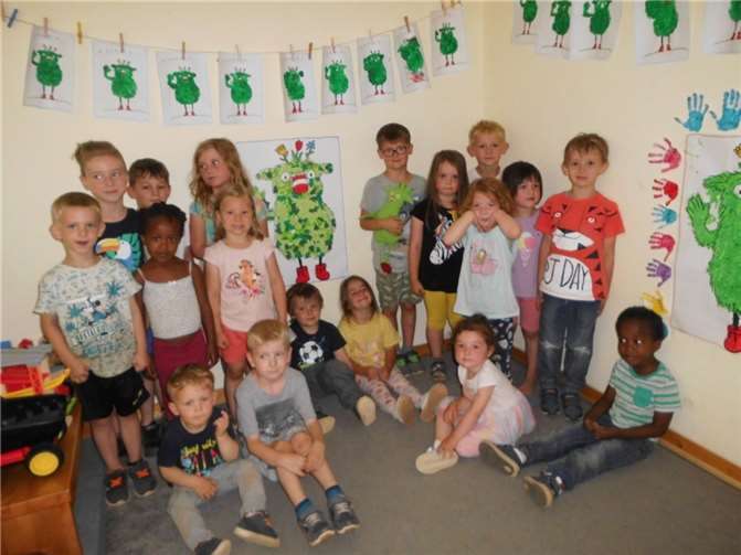 Die Maulwurf-Kinder mit dem kleinen WIR. Quelle: Kiga Raubach