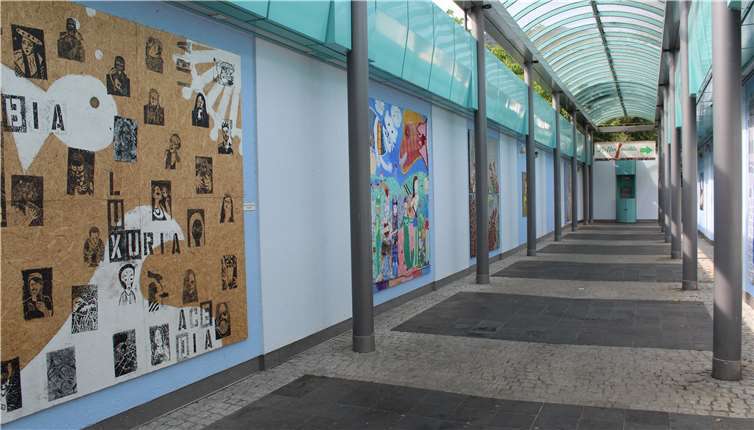 Die Max-Jacob-Kultur-Passage erscheint nun freundlich und sauber und lädt zum Schauen ein.