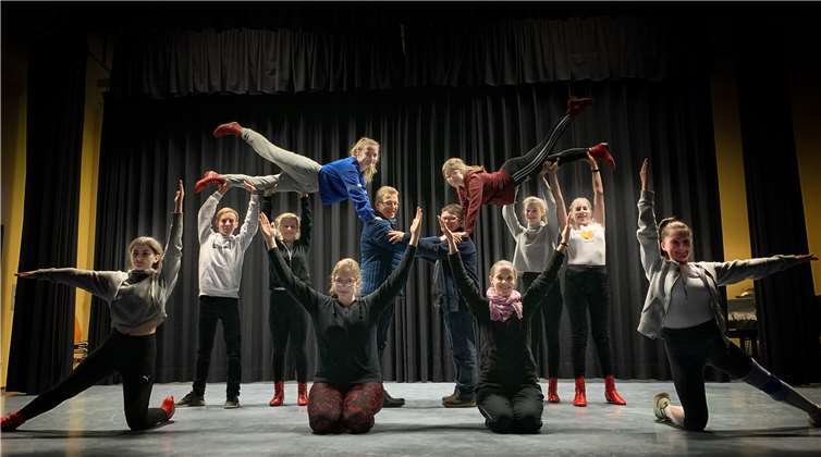 Die Maxifunken proben bereits fleißig. Davon konnte sich der KG-Vorstand bei seinem Besuch überzeugen. Foto: privat