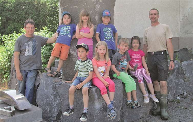 Die Maxikids statteten dem Steinmetzbetrieb Bremm in Niederzissen einen Besuch an.privat