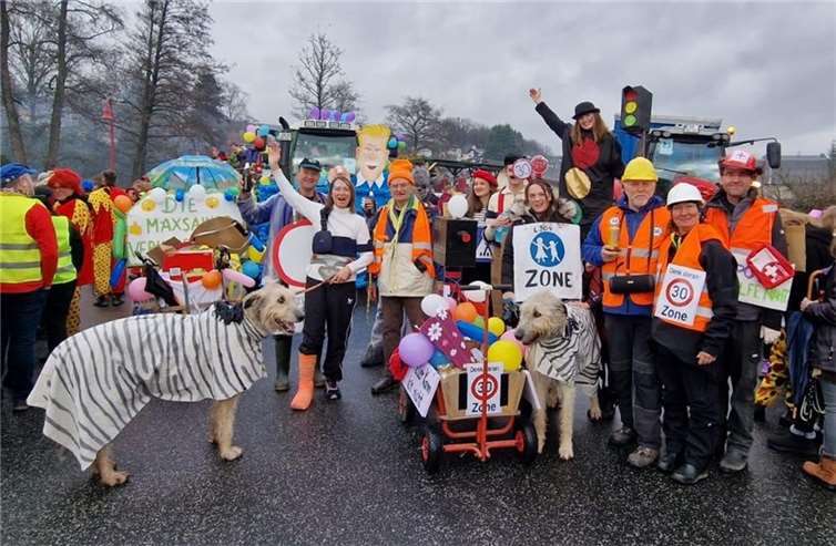 Die „Maxsainer Verkehrswende“, die die Natur- und Heimatfreunde Maxsain/Zürbach e. V. beim Maxsainer Fastnachtsumzug darboten.  Fotos: privat