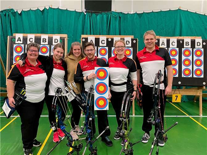 Die Mayener Bogenschützen konnten bei der Landesmeisterschaft in Mommenheim zahlreiche Medaillen erringen.  Foto: privat