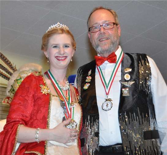 Die Mayener Tollität Heike I. zeichnete Helmut ondermann mit ihrem Orden aus.