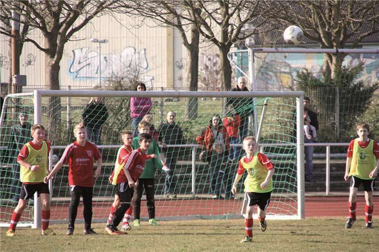 Die Meckenheimer Spieler kamen wie ausgewechselt aus der Kabine und drehten in der zweiten Halbzeit richtig auf. privat