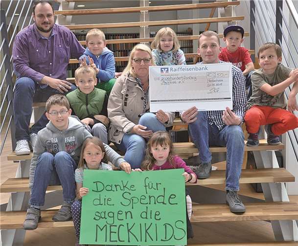 Die Meckikids bei der Spendenübergabe der Firma Pieczkowski GmbH.privat