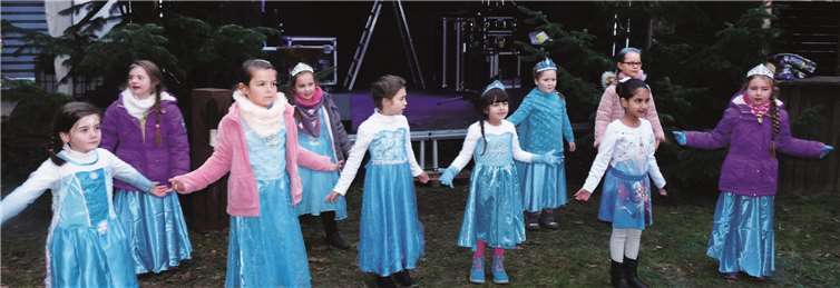 Die „Meerjungfrauen“ präsentierten einen zauberhaften „Eisköniginnentanz“ FRE