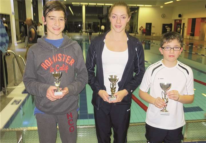 Die Mehrkampfsieger- von links: Felix Fuchs, Laura Hähn und Julian Krämer.privat