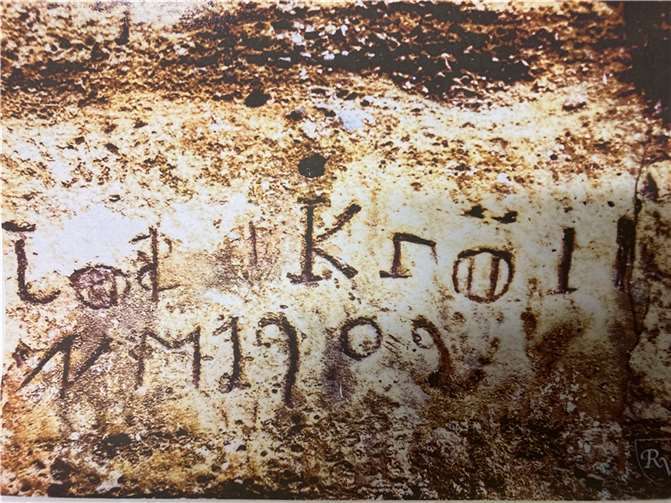 Die Meißelung im ehemaligen Steinbruch.