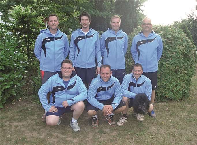 Die Meistermannschaft bestehend aus: André Kloft, Markus Schneiders, Jens Oster, Michael Schmidt. Vordere Reihe: Michael Müller, Jörg Litz, Björn Friesenhahn, es fehlt auf dem Bild Heiko Schoor. Privat