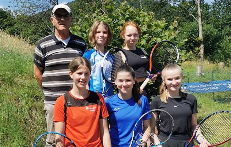 Die Meistermannschaft mit Mannschaftsführer Willi Immecke, Emilia Bardon, Gillian Ditandy, Lea Klein, Klara Sturm und Sophia Auer.Foto: Claudia Auer