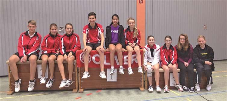 Die Mendiger Badmintonspieler: v.l.n.r. Michael Janzen, Nicola Remakulus, Antonia Remakulus, Max Schild, Yasmin Chalgoum, Vivian Wölwer, Kathrin Forster, Hannah Doll, Alina Breuer und Alina Frevel. privat