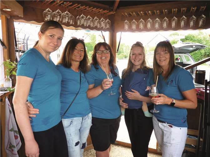 Die Mendiger Fidelen Möhnen sorgten für einen reibungslosen Service.