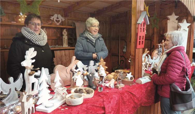 Die Mendiger Kolpingfamilie offerierte hochwertigeHolzarbeiten aus der Seniorenwerkstatt.