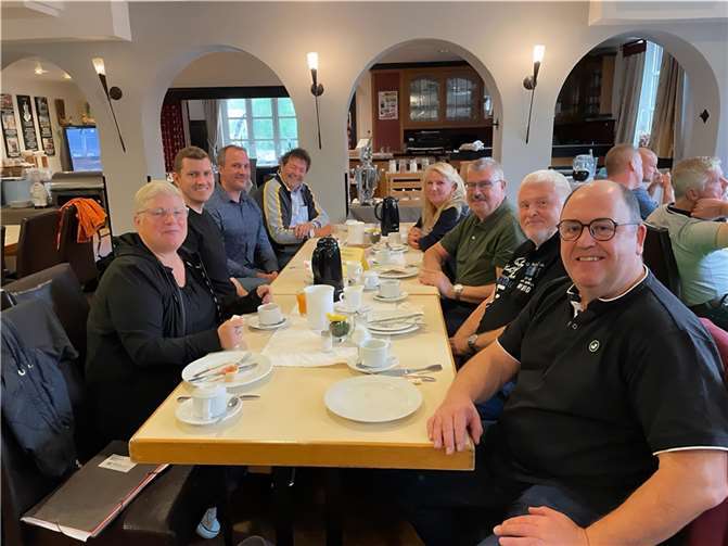Die Mendiger SPD stärkt sich für die Klausurtagung im Hotel Zur Post in Waldbreitbach.  Foto: SPD Ortsverein