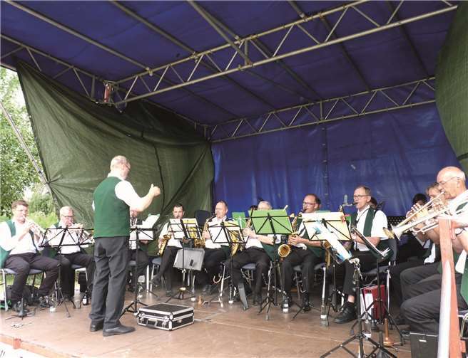 Die Mendiger Schützenkapelle spielte beim Frühschoppen auf dem Bungert.