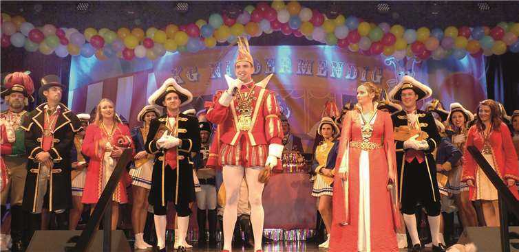 Die Mendiger lieben ihr wunderbares Prinzenpaar. Das wurde mit der ersten Rakete des Abends für den glänzenden Auftritt der närrischen Regenten klar.