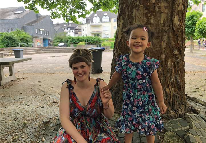 Die Mendigerin Louise Grohme mit ihrer Tochter. Quelle: Bischöfliche Pressestelle Trier