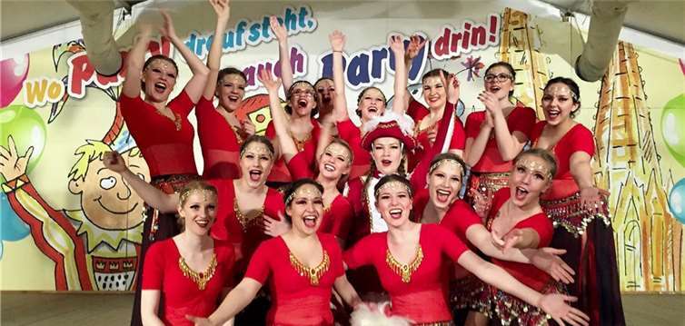 Die Meninas zeigen in dieser Session den neuen Showtanz Arabian Night. Privat