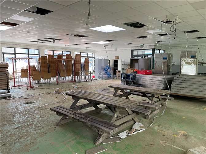 Die Mensa wird als Materiallager benutzt.Foto: ROB