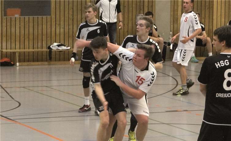 Die Merler A-Junioren ließen den Gästen keine Freiräume. privat