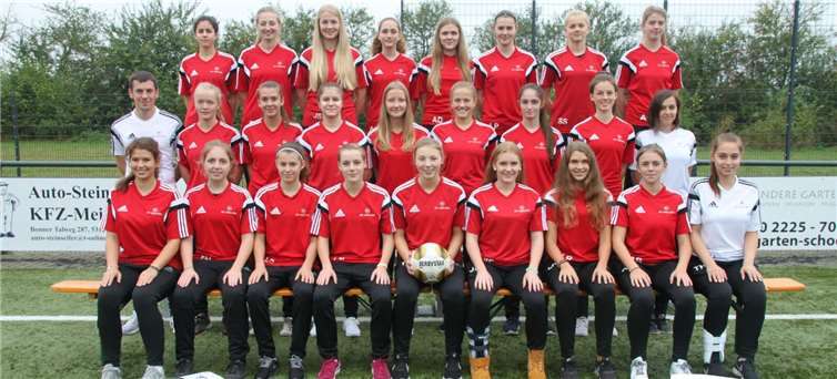 Die Merler B-Juniorinnen mit dem Trainer- und Betreuerteam Thomas Dressler, Stefanie Kolzem und Tamara Hamann. Es fehlt Torwarttrainer Markus Albring.