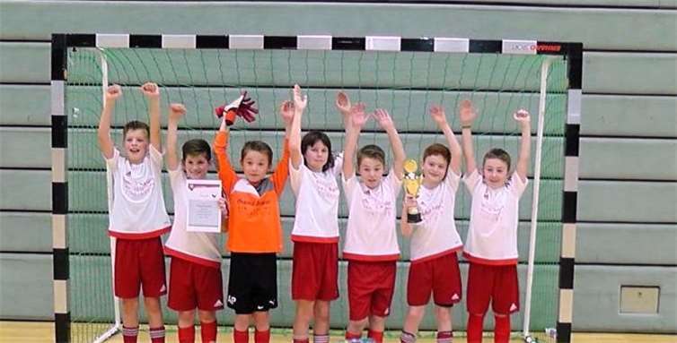 Die Merler E-Junioren konnten sich den zweiten Platz im Hallen-Cup des Bonner SC sichern.privat