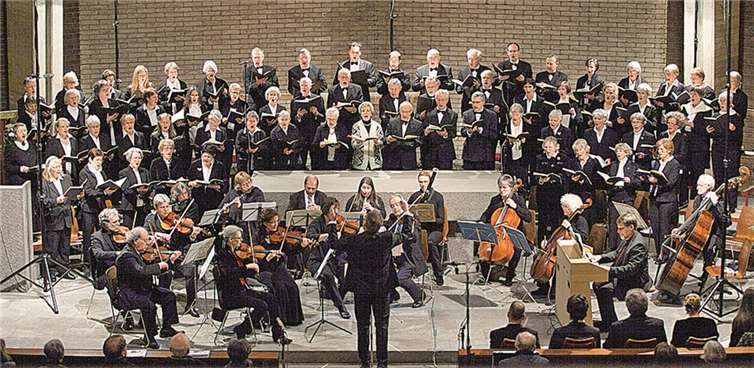 Die Merler Kantorei präsentierte zusammen mit Mitgliedern des Akademischen Orchesters Bonn und mit Solisten die Johannespassion von Johann Sebastian Bach unter der Leitung von Martin Kahle. JOST