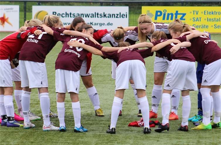 Die Merler Spielerinnen kurz vor der Pokalpartie.privat