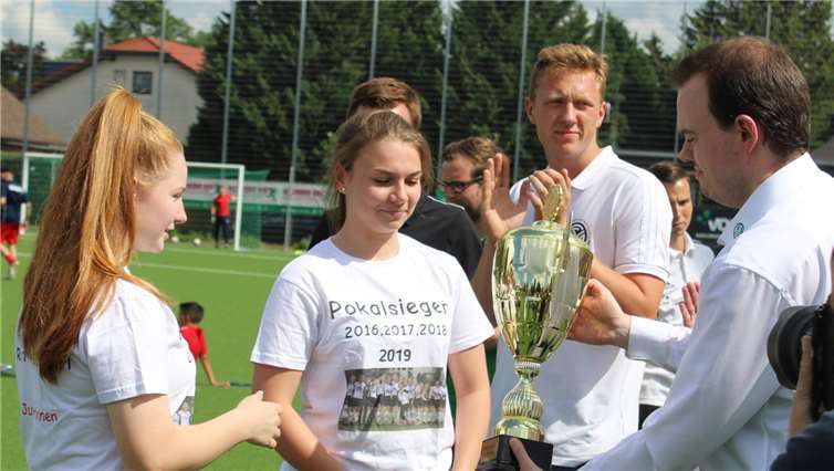 Die Merlerinnen erkämpften sich ihren 4. Pokalsieg in Folge.