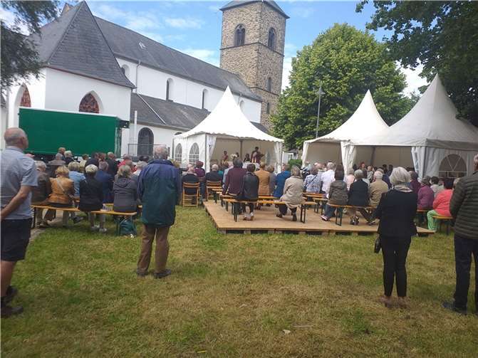 Die Messbesucher und die Kirmesgäste erlebten ein sehr gelungenes Fest.  Foto: Hans-Günther Sesterhenn