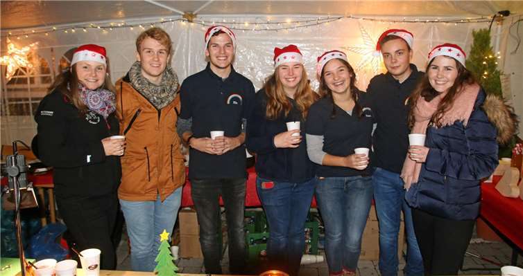 Die Messdiener boten kulinarische Köstlichkeiten.  privat