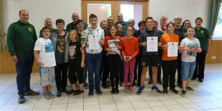 Die Messdiener verbrachten bei der St. Sebastianus Schützenbruderschaft einen interessanten Nachmittag. Foto: privat