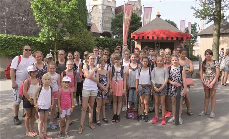 Die Messdiener von „Maria Geburt Eich“ im Phantasialand. privat