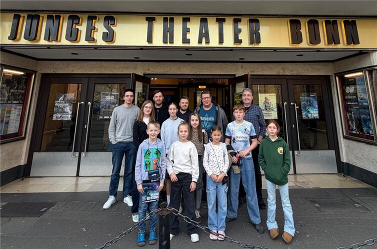 Die Messdienergemeinschaft Mendig zu Besuch im Jungen Theater Bonn.