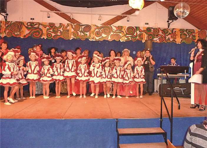 Die Mini-Funken überzeugten mit ihrem Tanz und ernteten viel Applaus. privat