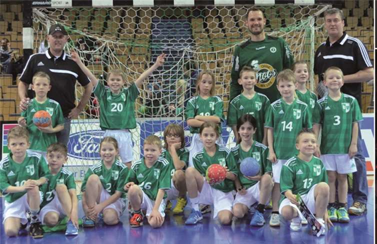 Die Mini-Handballer beim Topspiel in der Rittal-Arena.Privat