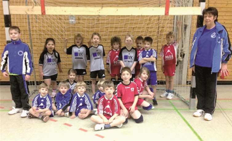 Die Mini Handballer der SG Ollheim-Straßfeld mit Trainerin Biggi Schmitz. privat