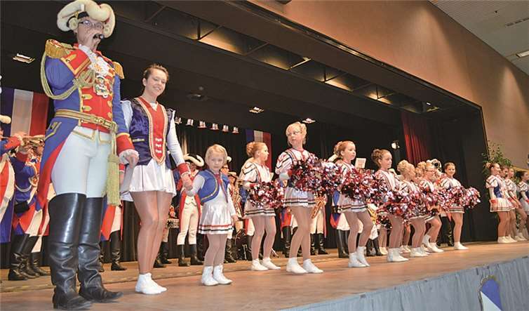 Die Minis der Stadtsoldaten eröffneten mit einem niedlichen Tanz mit Wuscheln den Tanzreigen. AB