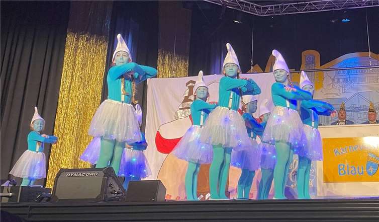 Die Minis entführten das Publikum ins Schlumpfenland.